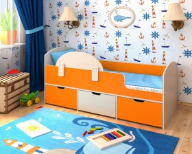 Кровать Малыш-мини с бортиком Дуб молочный/Оранжевый в Ачинске - achinsk.katalogmebeli.com | фото